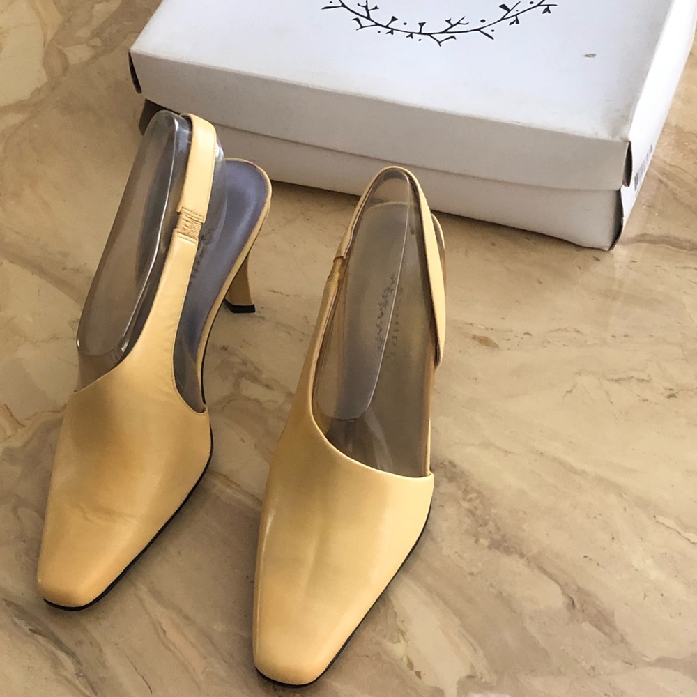 Ashro Yellow Cornsilk Heels - Sz 7